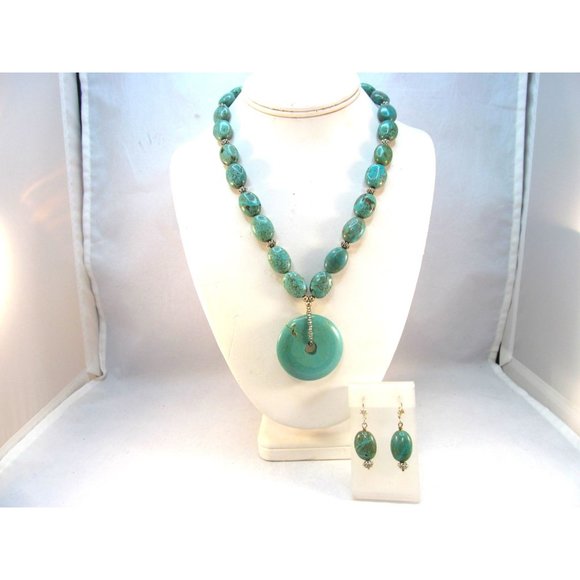 Green Gemstone Bead Necklace with Connecting Donut Pendant Set - Picture 8 of 12